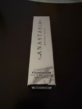 Anastasia Beverly Hills Luminous Foundation - Silver & White Box